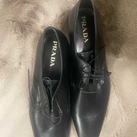 PRADA MENS Lace up leather dress shoe. - Picture 3 of 4